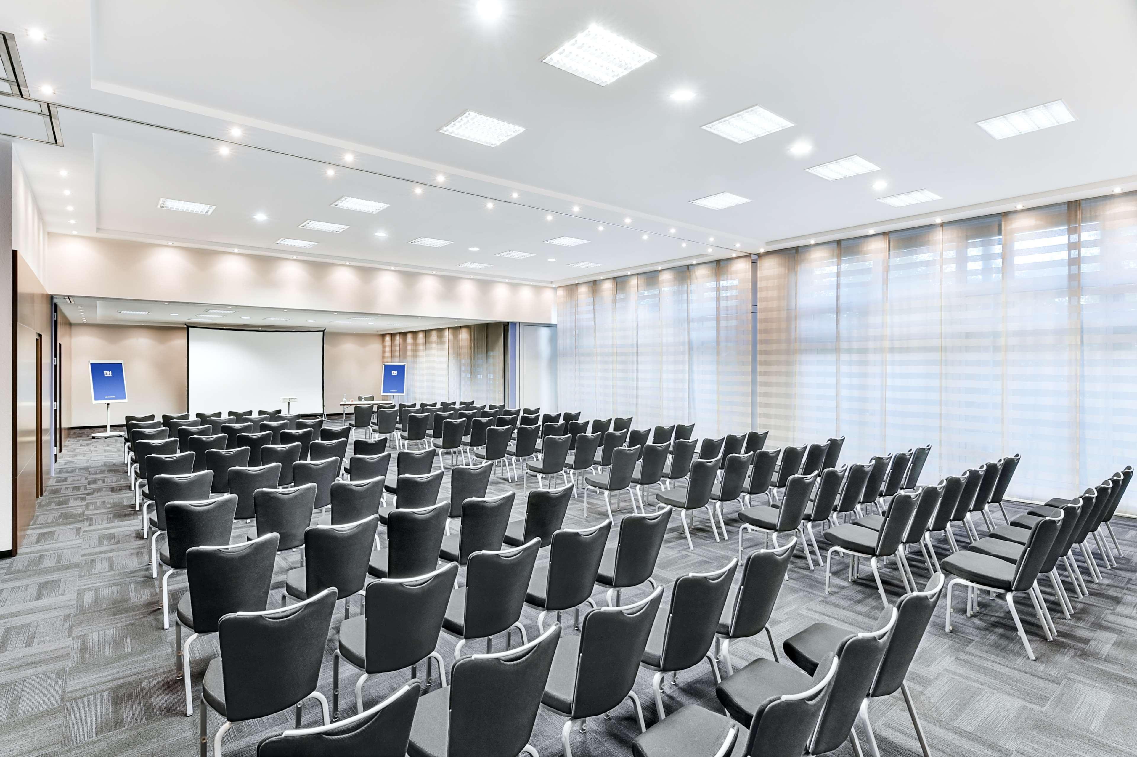 Nh Muenchen Messe Hotel Exterior photo