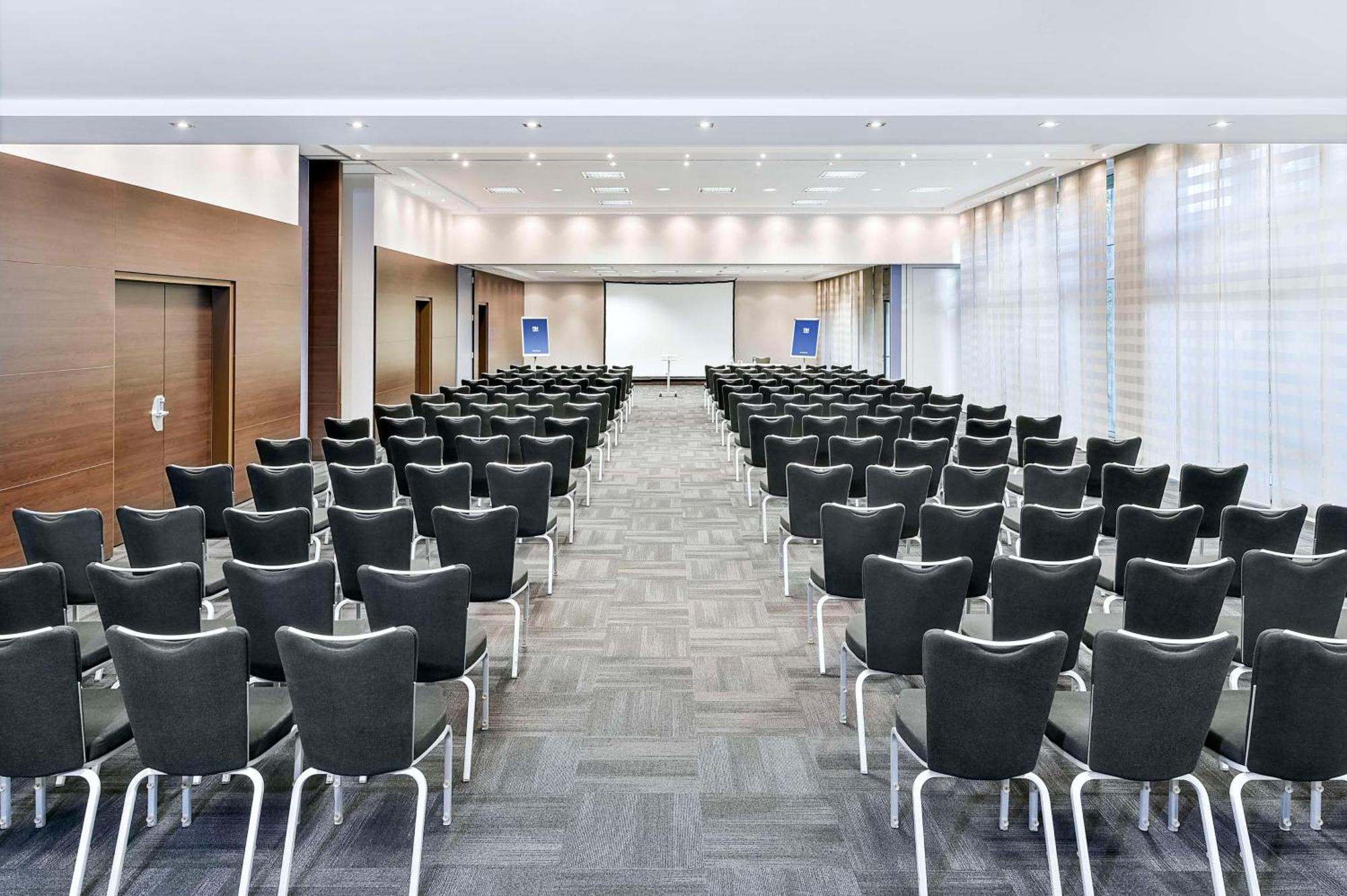 Nh Muenchen Messe Hotel Exterior photo