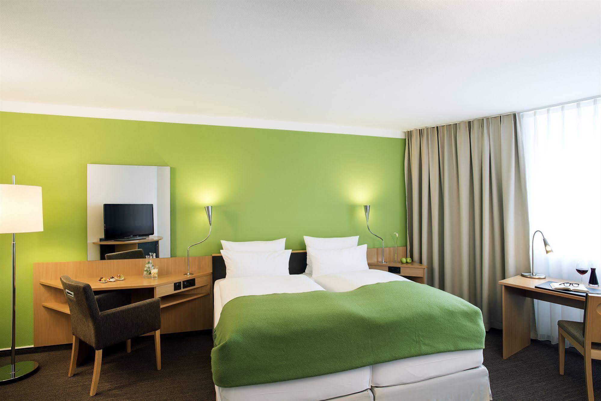 Nh Muenchen Messe Hotel Exterior photo