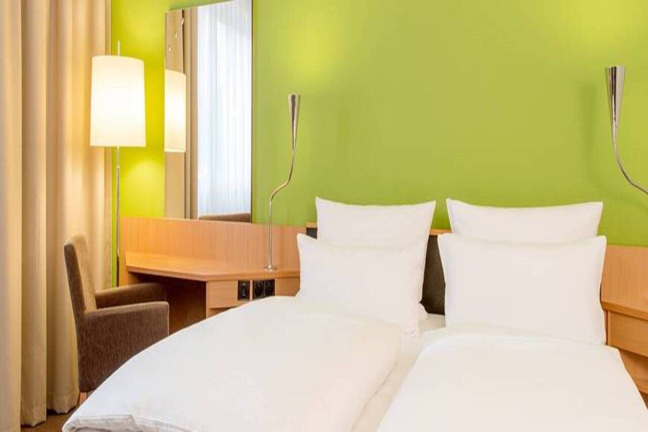 Nh Muenchen Messe Hotel Exterior photo